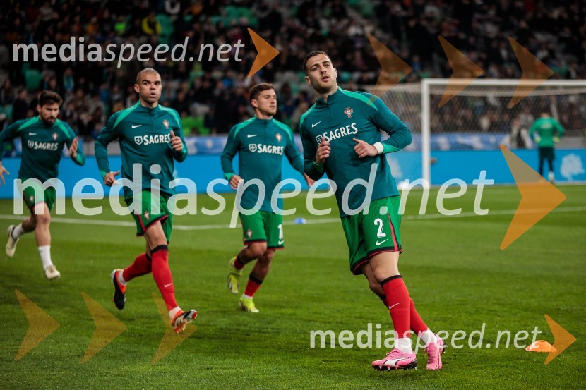  Diogo Dalot, nogometašSlovenija premagala Portugalsko z 2:0