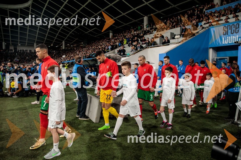  Cristiano Ronaldo, nogometaš;  Diogo Costa, nogometaš;  Kepler Laveran de Lima Ferreira ComM - Pepe, nogometašSlovenija premagala Portugalsko z 2:0