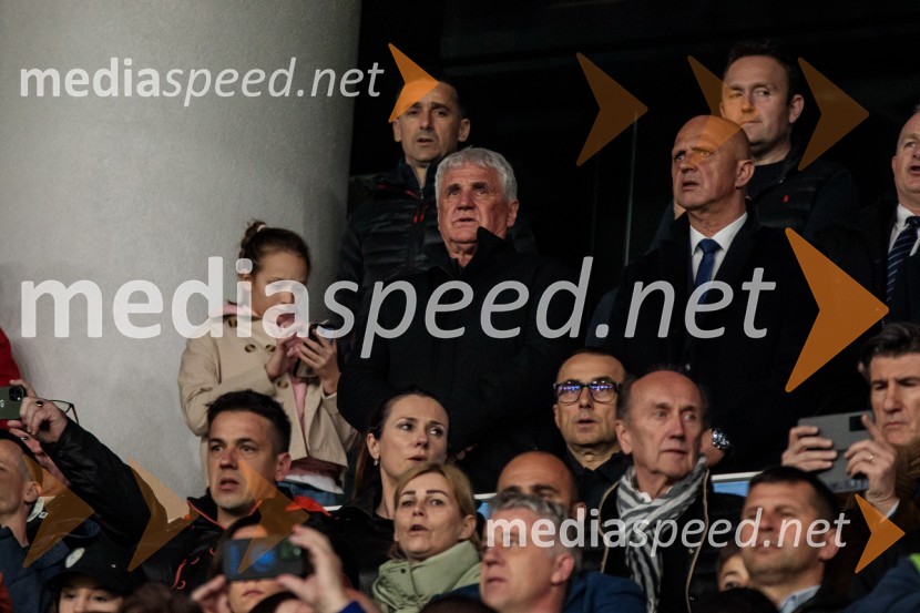  Bojan Prašnikar, nekdanji nogometaš, trener in nekdanji selektor slovenske reprezentance;  ... Slovenija premagala Portugalsko z 2:0