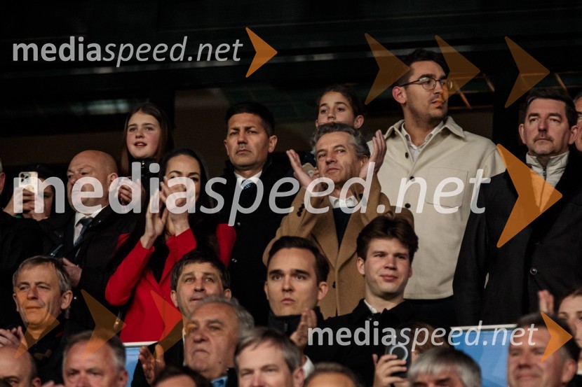  Tina Gaber, fotomodel; dr. Robert Golob, predsednik vlade RSSlovenija premagala Portugalsko z 2:0