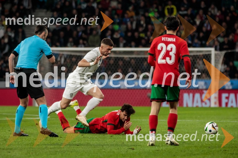  ... ;  ... ;  ... ;  Vítor Machado Ferreira - Vitinha, nogometašSlovenija premagala Portugalsko z 2:0