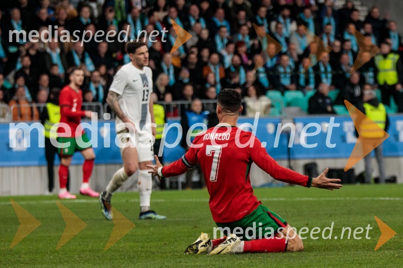  Cristiano Ronaldo, nogometašSlovenija premagala Portugalsko z 2:0