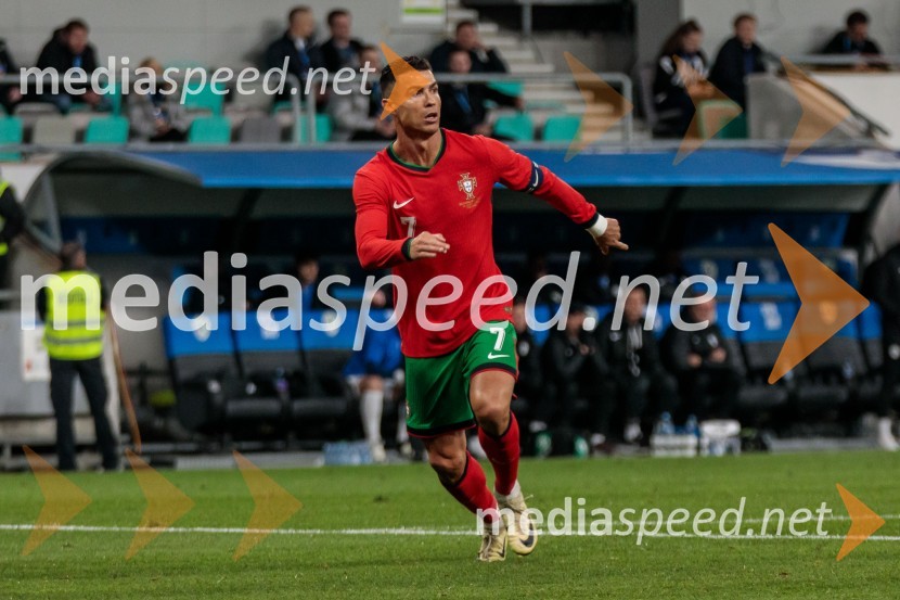  Cristiano Ronaldo, nogometašSlovenija premagala Portugalsko z 2:0
