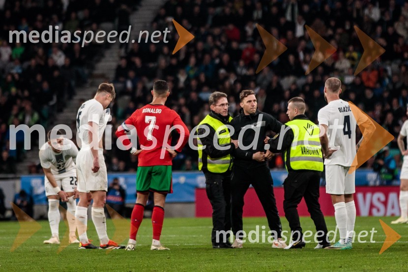  Jaka Bijol, nogometaš;  Cristiano Ronaldo, nogometaš;  ... ;  Janez Kozelj, ukraden poljub Ronalda #legenda;  ... ;  Miha Blažič, nogometašSlovenija premagala Portugalsko z 2:0