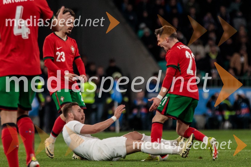  Sandi Lovrić, nogometaš;  ... Slovenija premagala Portugalsko z 2:0