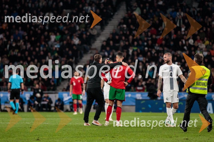  Janez Kozelj, ukraden poljub Ronalda #legenda;  Cristiano Ronaldo, nogometašSlovenija premagala Portugalsko z 2:0