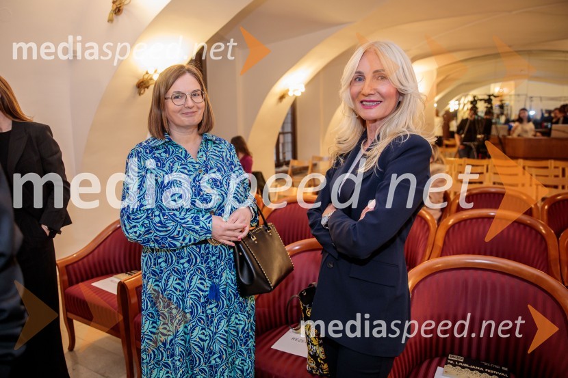  Nataša  Luša, direktorica družbe Delo d.o.o.;  Elvira Medved,  vodja Službe za odnose z javnostmi Krka d.d.Novinarska konferenca 72. Ljubljana Festivala