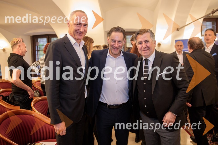  Jošt Dolničar, predsednik uprave, Zavarovalnica Sava;  John Denhof, predsednik uprave NKBM;  Božo  Černila, direktor, TrimoNovinarska konferenca 72. Ljubljana Festivala