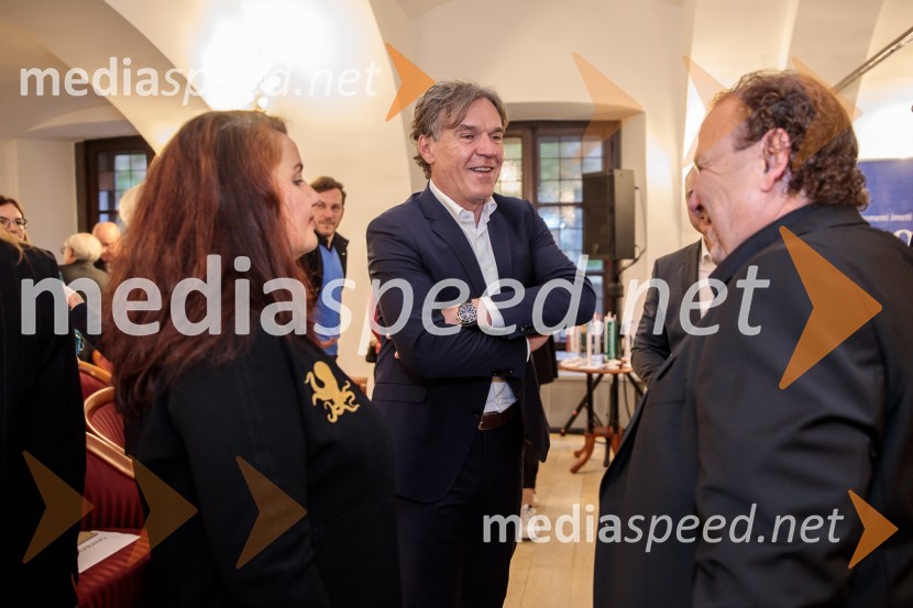 mag. Mateja Demšič, vodja oddelka za kulturo, Mestna občina Ljubljana; mag. David Kastelic, predsednik uprave, Grawe zavarovalnica d.d;  Darko  Brlek, direktor in umetniški vodja, Festival LjubljanaNovinarska konferenca 72. Ljubljana Festivala