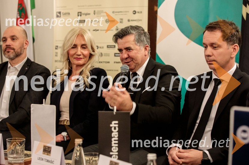  Elvira Medved,  vodja Službe za odnose z javnostmi Krka d.d.;  Božo  Černila, direktor, Trimo;  Leon Tomašić, direktor, Terme DobernaNovinarska konferenca 72. Ljubljana Festivala