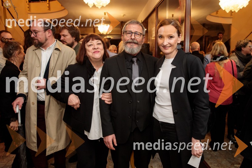  ... ;  Željko Hrs, igralec;  Helena Grahek, vodja marketinga in odnosi z javnostmi, Slovensko mladinsko gledališče54. Teden slovenske drame, otvoritev