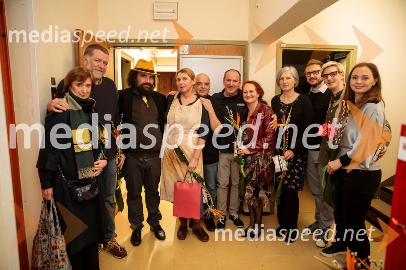  Maja Cerar, lektorica;  Jernej Lorenci, gledališki režiser;   Jure Novak, režiser, direktor, Prešernovo gledališče Kranj;  Darja Reichman, igralka;  Branko  Rožman, avtor glasbe in korepetitor;  Ciril Roblek, inspicient PGK;  Marinka Poštrak, dramaturginja, Prešernovo gledališče Kranj;  ... ;  Nejc  Plevnik,  lučni mojster;  Tilen Oblak, asistent dramaturginje;  ... 54. Teden slovenske drame, otvoritev