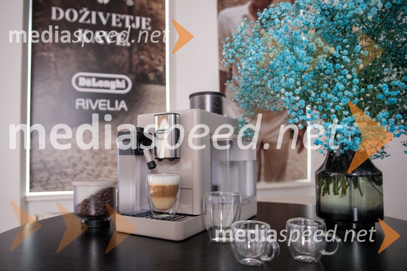De'Longhi kavni aparat Rivelia očaral trg s trojno oblikovalsko nagrado IF Design