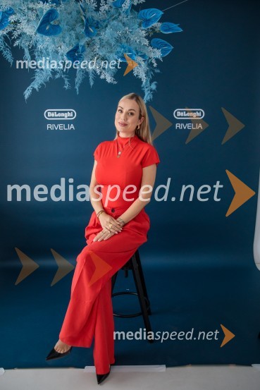  Katarina Benček, social media influencerka, avtorica knjigeDe'Longhi kavni aparat Rivelia očaral trg s trojno oblikovalsko nagrado IF Design