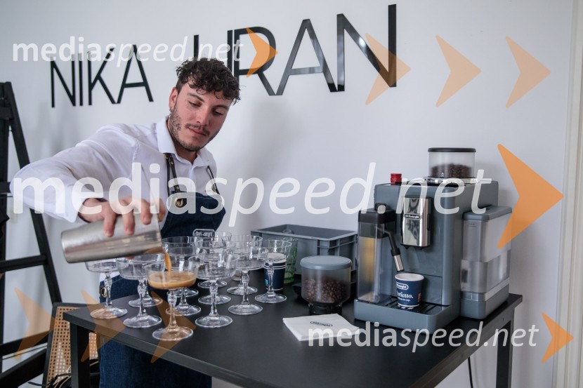 De'Longhi kavni aparat Rivelia očaral trg s trojno oblikovalsko nagrado IF Design