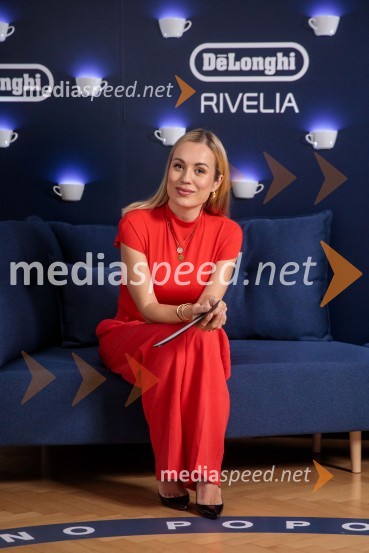  Katarina Benček, social media influencerka, avtorica knjigeDe'Longhi kavni aparat Rivelia očaral trg s trojno oblikovalsko nagrado IF Design