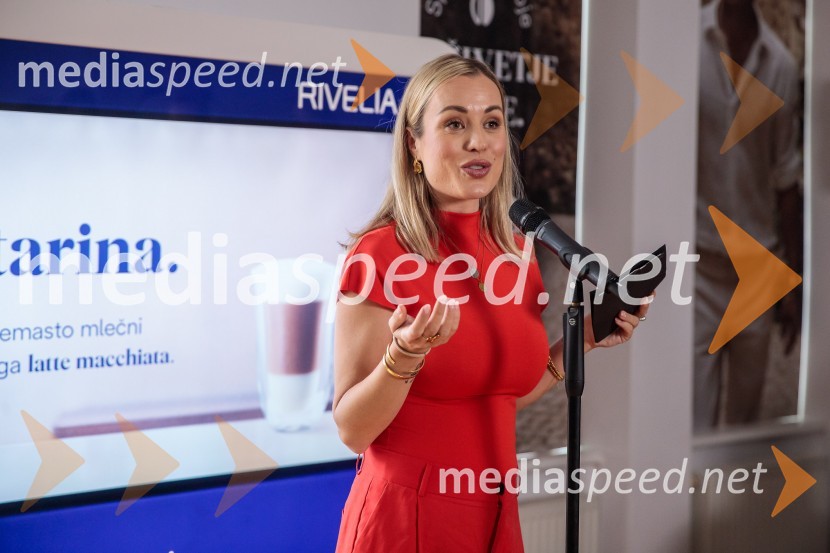  Katarina Benček, social media influencerka, avtorica knjigeDe'Longhi kavni aparat Rivelia očaral trg s trojno oblikovalsko nagrado IF Design