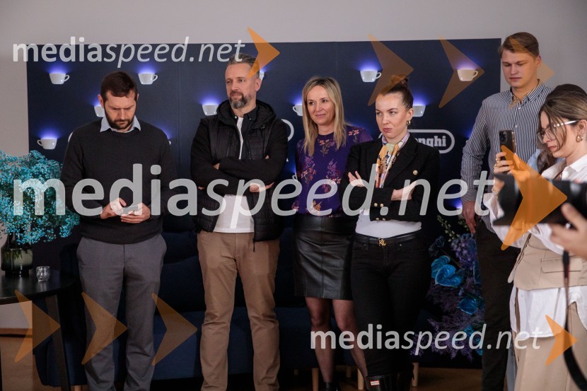  ... ;  ... ;  Nataša Bagić, vodja marketinga, De'Longhi Hrvaška;  Tea Kozulić, junior marketing specialistka, De'Longhi HrvaškaDe'Longhi kavni aparat Rivelia očaral trg s trojno oblikovalsko nagrado IF Design