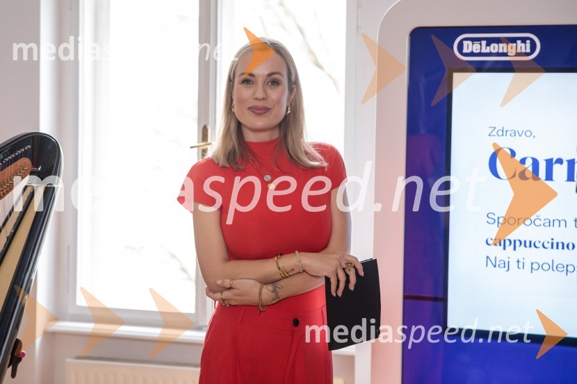  Katarina Benček, social media influencerka, avtorica knjigeDe'Longhi kavni aparat Rivelia očaral trg s trojno oblikovalsko nagrado IF Design