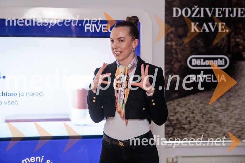  Tea Kozulić, junior marketing specialistka, De'Longhi HrvaškaDe'Longhi kavni aparat Rivelia očaral trg s trojno oblikovalsko nagrado IF Design