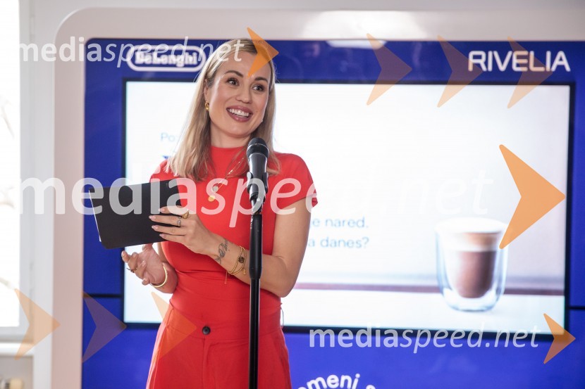  Katarina Benček, social media influencerka, avtorica knjigeDe'Longhi kavni aparat Rivelia očaral trg s trojno oblikovalsko nagrado IF Design