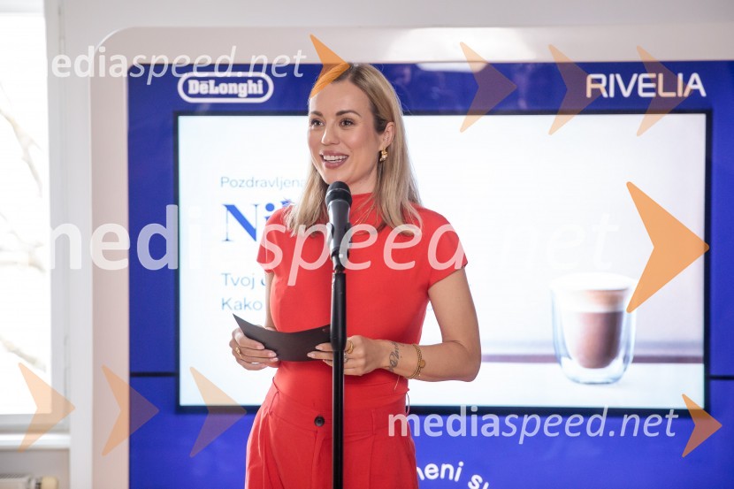  Katarina Benček, social media influencerka, avtorica knjigeDe'Longhi kavni aparat Rivelia očaral trg s trojno oblikovalsko nagrado IF Design