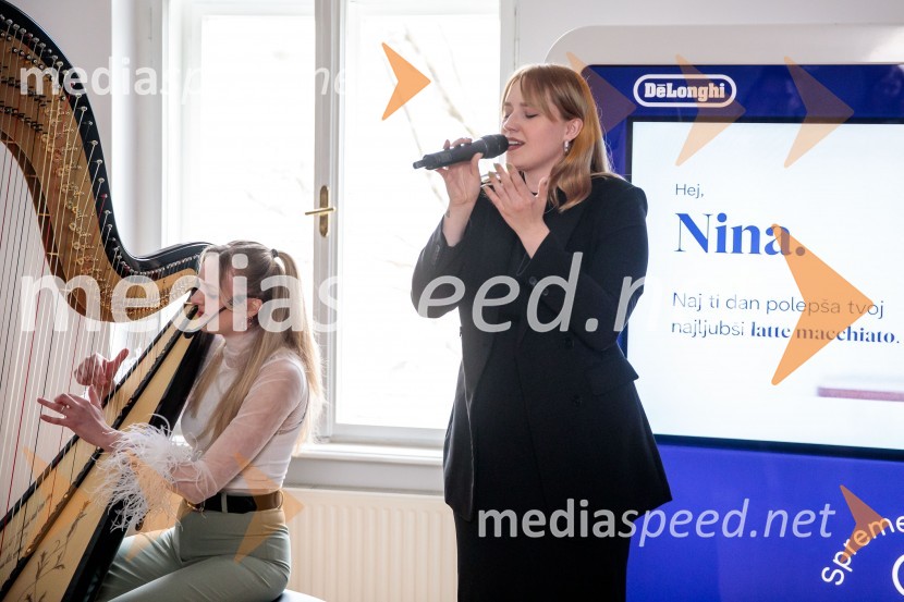  Julija Veleski Kores, De Liri;  Zala Kores, De LiriDe'Longhi kavni aparat Rivelia očaral trg s trojno oblikovalsko nagrado IF Design