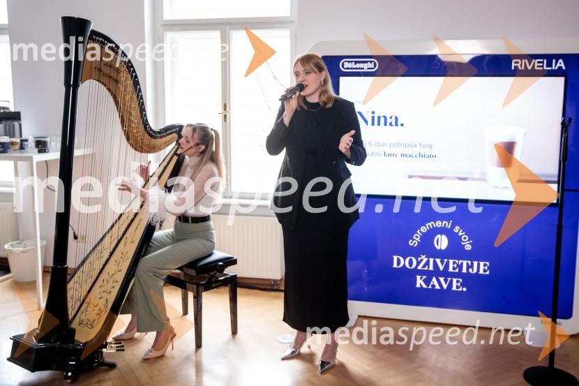  Julija Veleski Kores, De Liri;  Zala Kores, De LiriDe'Longhi kavni aparat Rivelia očaral trg s trojno oblikovalsko nagrado IF Design