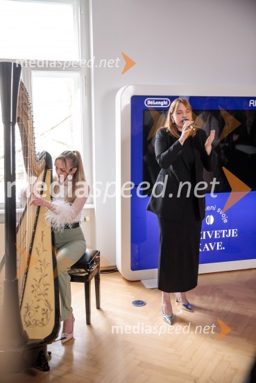  Julija Veleski Kores, De Liri;  Zala Kores, De LiriDe'Longhi kavni aparat Rivelia očaral trg s trojno oblikovalsko nagrado IF Design