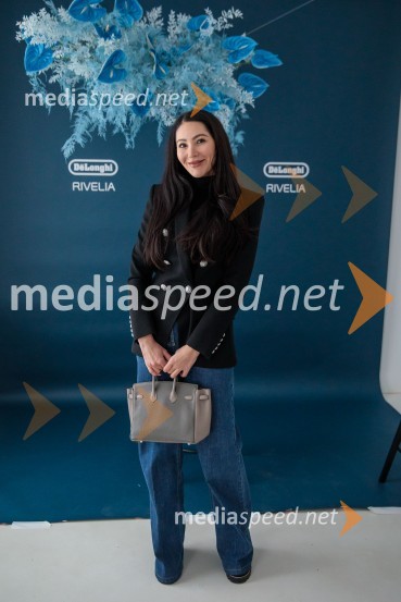  Ursula GawishDe'Longhi kavni aparat Rivelia očaral trg s trojno oblikovalsko nagrado IF Design