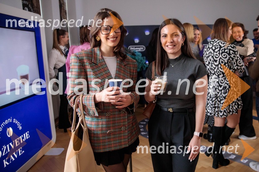  Rebecca Gliha, spletna vplivnica;  Živa AvžnerDe'Longhi kavni aparat Rivelia očaral trg s trojno oblikovalsko nagrado IF Design