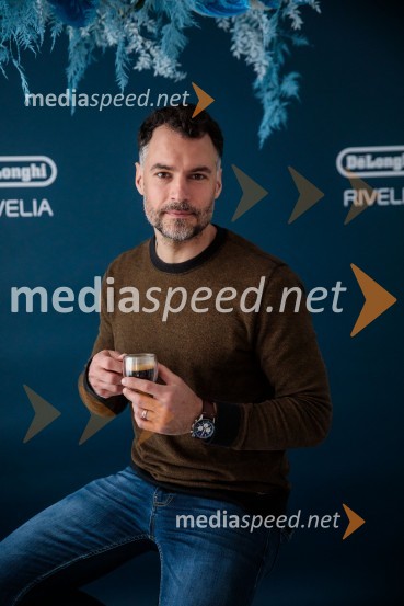  David Urankar, televizijski voditelj, manekenDe'Longhi kavni aparat Rivelia očaral trg s trojno oblikovalsko nagrado IF Design