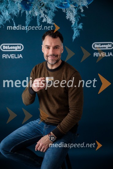  David Urankar, televizijski voditelj, manekenDe'Longhi kavni aparat Rivelia očaral trg s trojno oblikovalsko nagrado IF Design