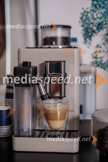 De'Longhi kavni aparat Rivelia očaral trg s trojno oblikovalsko nagrado IF Design