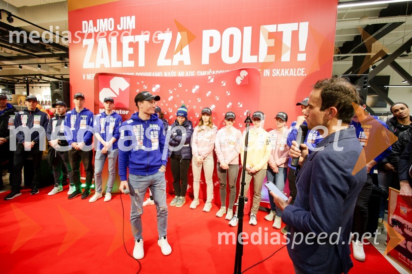  Anže Lanišek, smučarski skakalec;  Jernej Damjan, nekdanji smučarski skakalecSprejem skakalk in skakalcev v Mercator centru Kranj