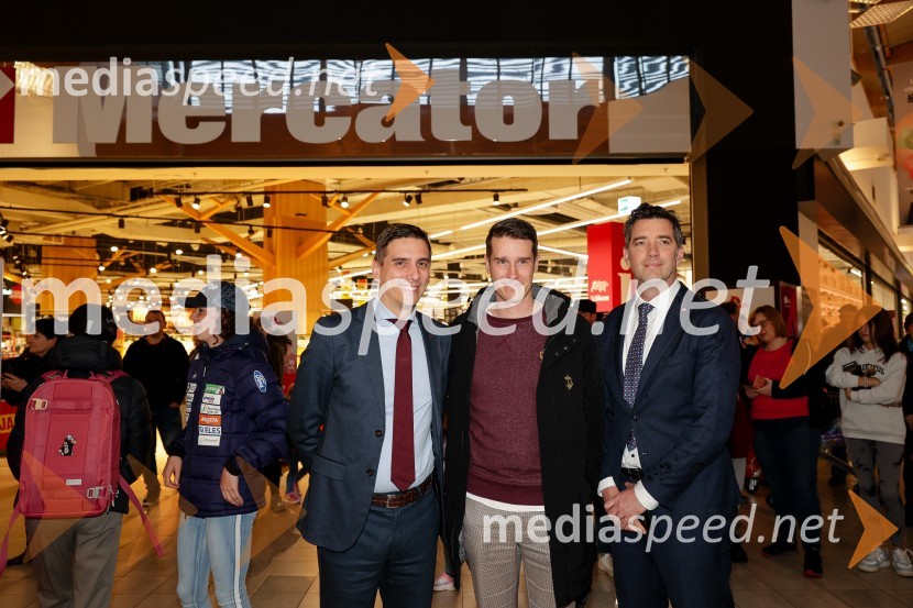  Tomislav Kramarić,  predsednik uprave, Mercator d.o.o.;  Janez Černe, podžupan Mestne občine Kranj;  ... Sprejem skakalk in skakalcev v Mercator centru Kranj