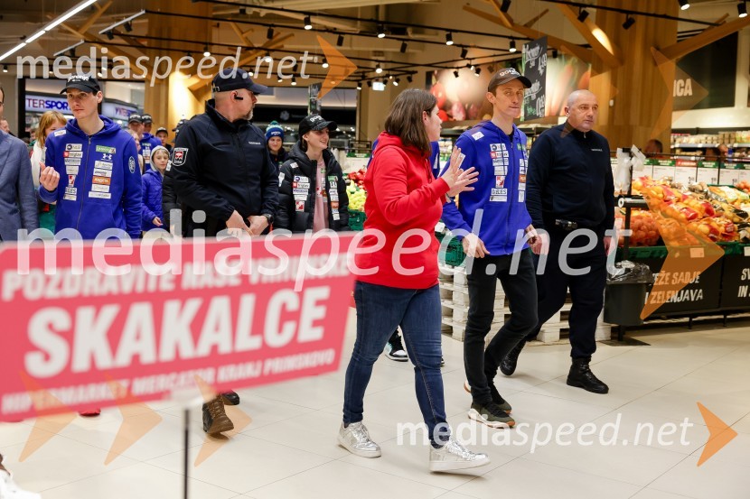  ... ;  Peter  Prevc, smučarski skakalecSprejem skakalk in skakalcev v Mercator centru Kranj