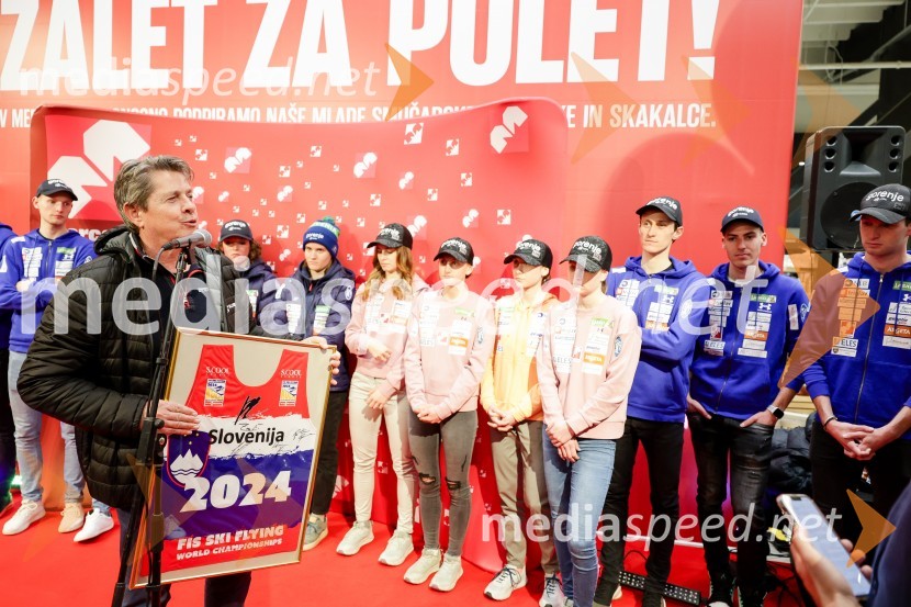  Borut Meh, predsednik smučarskih skokov in nordijske kombinacijeSprejem skakalk in skakalcev v Mercator centru Kranj