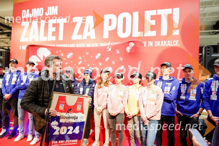  Borut Meh, predsednik smučarskih skokov in nordijske kombinacijeSprejem skakalk in skakalcev v Mercator centru Kranj