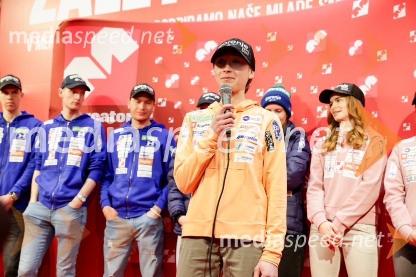  Nika  Prevc, smučarska skakalkaSprejem skakalk in skakalcev v Mercator centru Kranj