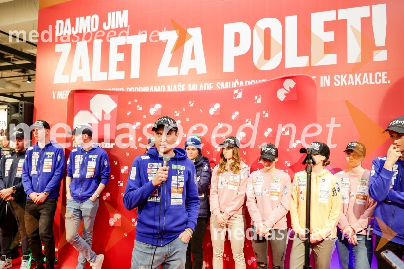  Anže Lanišek, smučarski skakalecSprejem skakalk in skakalcev v Mercator centru Kranj