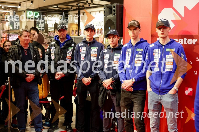  Borut Meh, predsednik smučarskih skokov in nordijske kombinacije;  ... ;  ... ;  Vid  Vrhovnik, Nordijski kombinatorec;  Žak Mogel, smučarski skakalec;  Lovro Kos, smučarski skakalecSprejem skakalk in skakalcev v Mercator centru Kranj