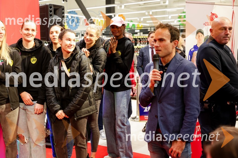  Jernej Damjan, nekdanji smučarski skakalecSprejem skakalk in skakalcev v Mercator centru Kranj