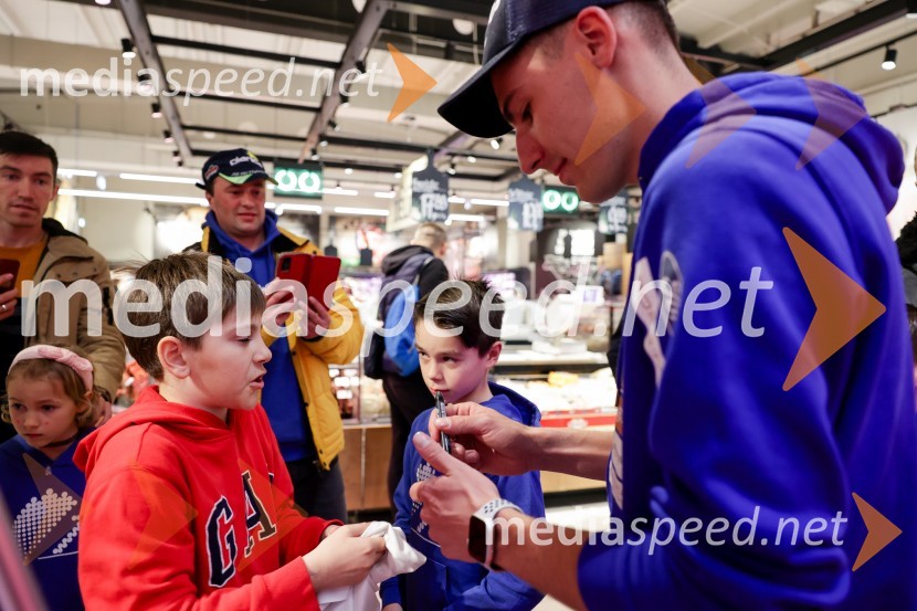  Timi Zajc, smučarski skakalecSprejem skakalk in skakalcev v Mercator centru Kranj