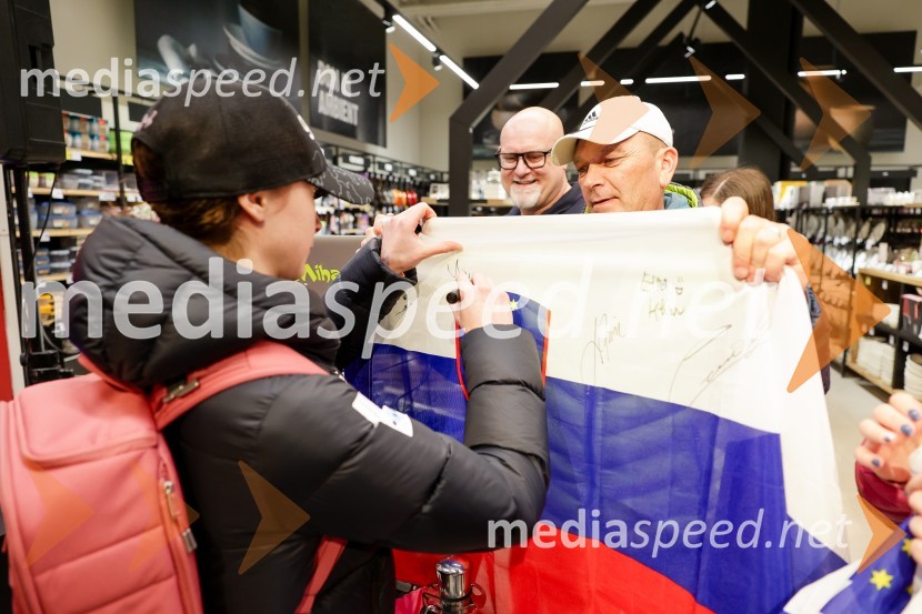  Nika  Prevc, smučarska skakalkaSprejem skakalk in skakalcev v Mercator centru Kranj
