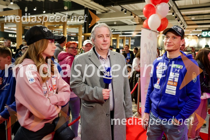  Nika Križnar, smučarska skakalka;  ... ;  Anže Lanišek, smučarski skakalecSprejem skakalk in skakalcev v Mercator centru Kranj