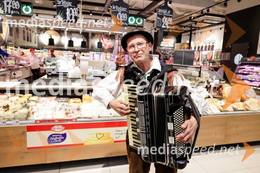 Sprejem skakalk in skakalcev v Mercator centru Kranj