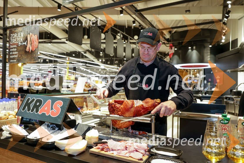 Sprejem skakalk in skakalcev v Mercator centru Kranj