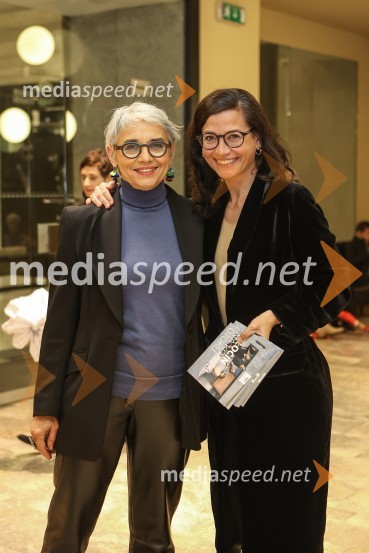  Alja Predan, dramaturginja SLG Celje, nekdanja umetniška direktorica Festivala Borštnikovo srečanje, selektorica festivala Dneva komedije;  Simona  Belle, služba za stike z javnostmi MGLZločin na Kozjem otoku, premiera v MGL