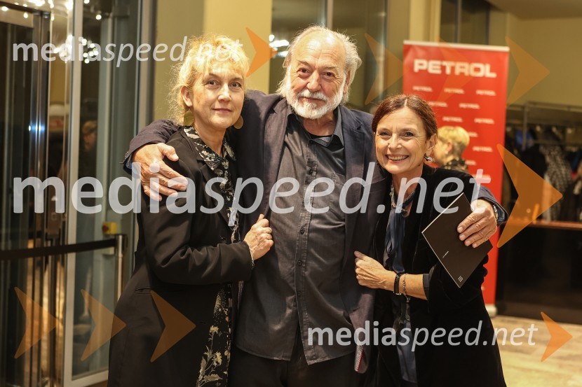  Barbara Hieng Samobor, direktorica in umetniška vodja MGL;  Karpo Godina, režiser;  Darja Hlavka Godina, glasbena oblikovalkaZločin na Kozjem otoku, premiera v MGL